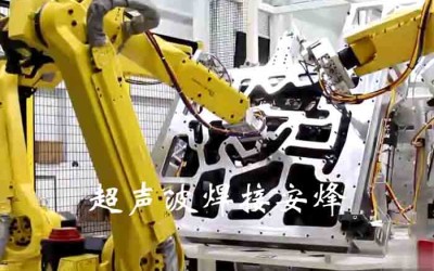 全自动多台机器人汽车门板侧立旋转工作台超声波焊接机