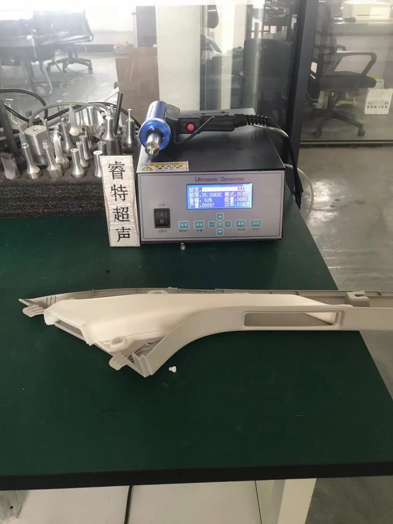 汽车内饰件A柱片筋横条35K1200W手持式超声波铆点焊接机