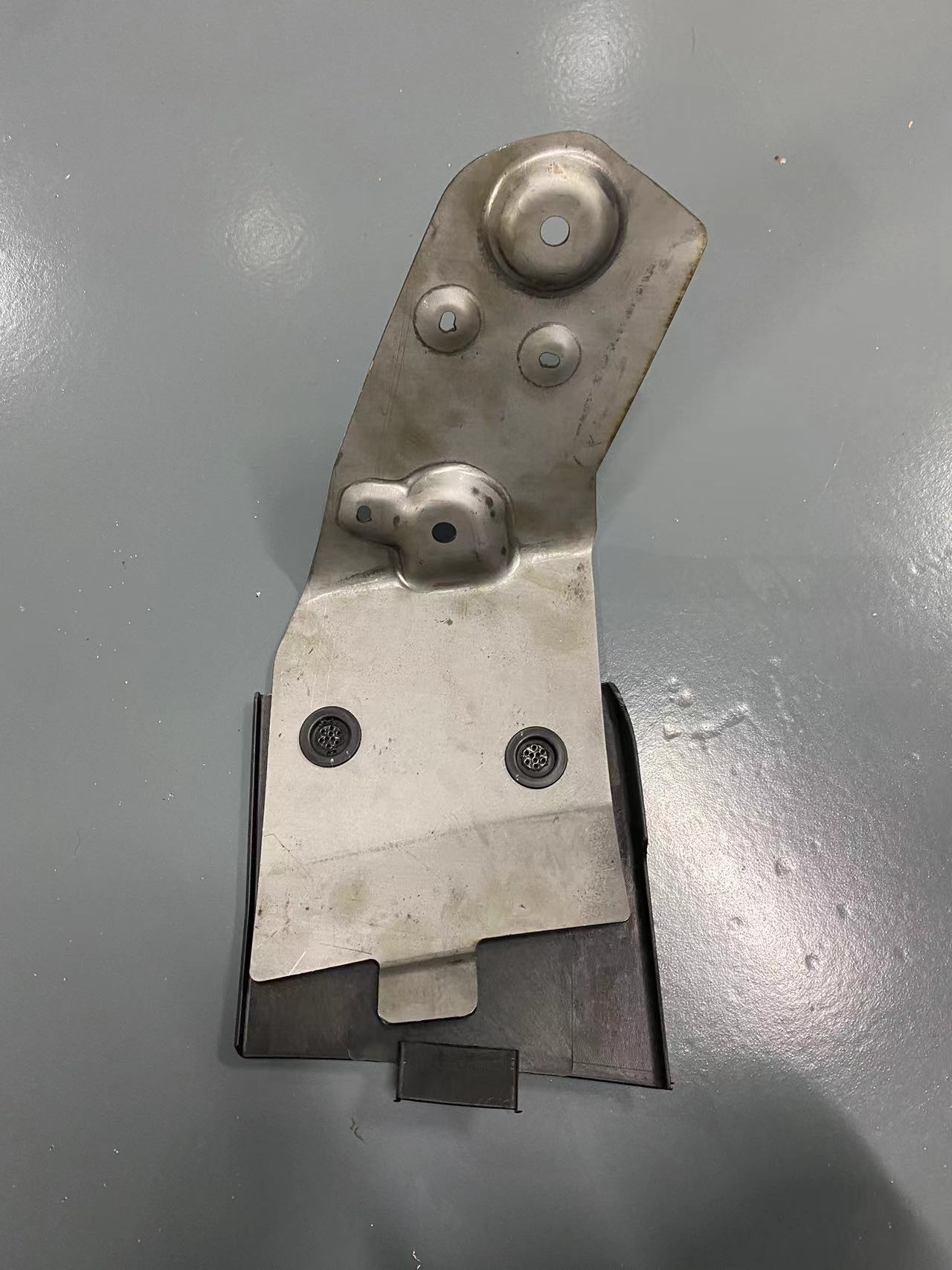 汽车内饰件板圆形组件固定金属板手持式超声波穿刺焊接机 汽车内饰件板圆形组件固定金属板手持式超声波穿刺焊接机